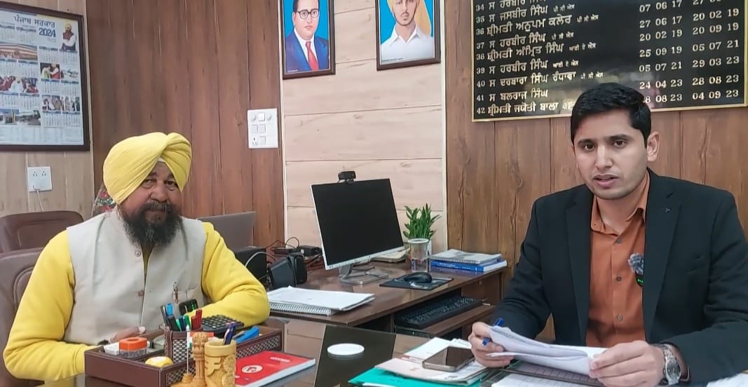 Voting will be held through EVMs, arrangements complete/Nikas Kumar IAS